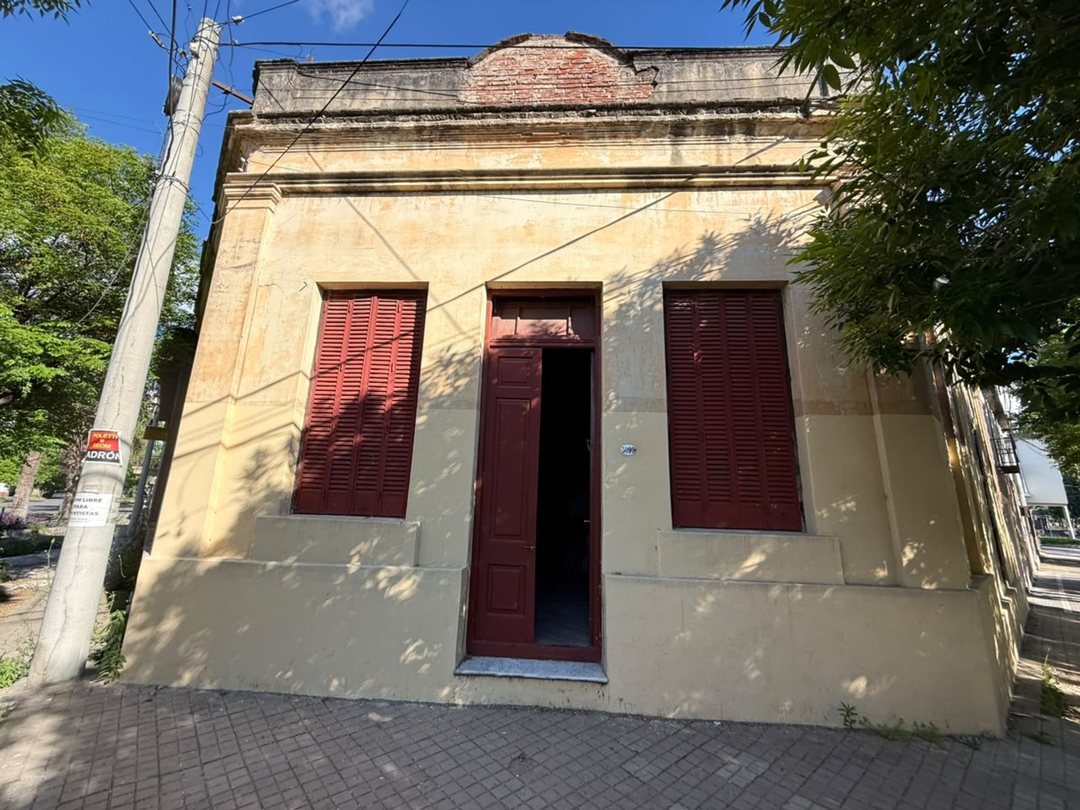Casa en venta a refaccionar en Candioti Sur