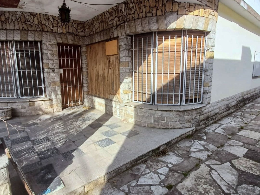 VENTA CASA 5 AMB. CON COCHERA Y JARDÍN SAN JUSTO