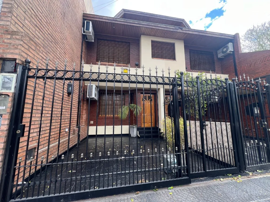 Casa tríplex de 5 ambientes en venta en Mataderos, Severo García Grande de Zequeira 5900