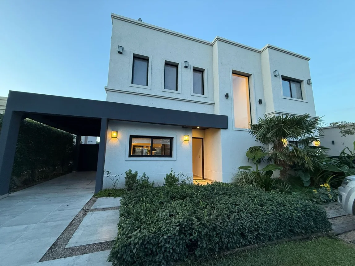 Casa en venta en Pilar