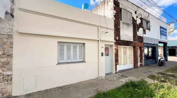 CASA 2 DORMITORIOS EN VENTA CON PATIO Y TERRAZA