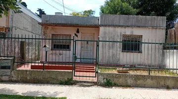 PH t casa al frente a refaccionar terreno 8,66x40