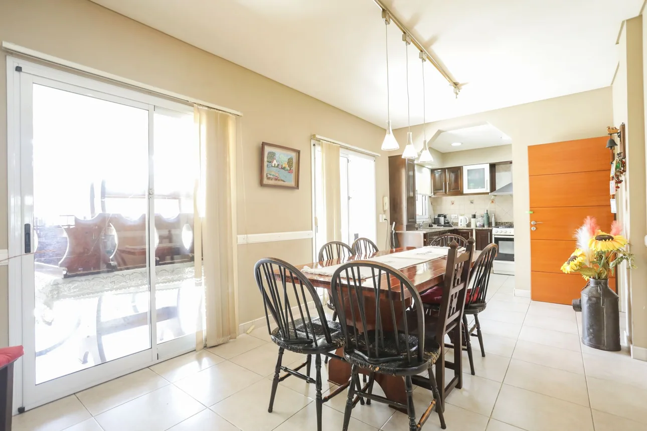 Casa de 4 ambientes en venta en Villa Ballester, Zárate 6000