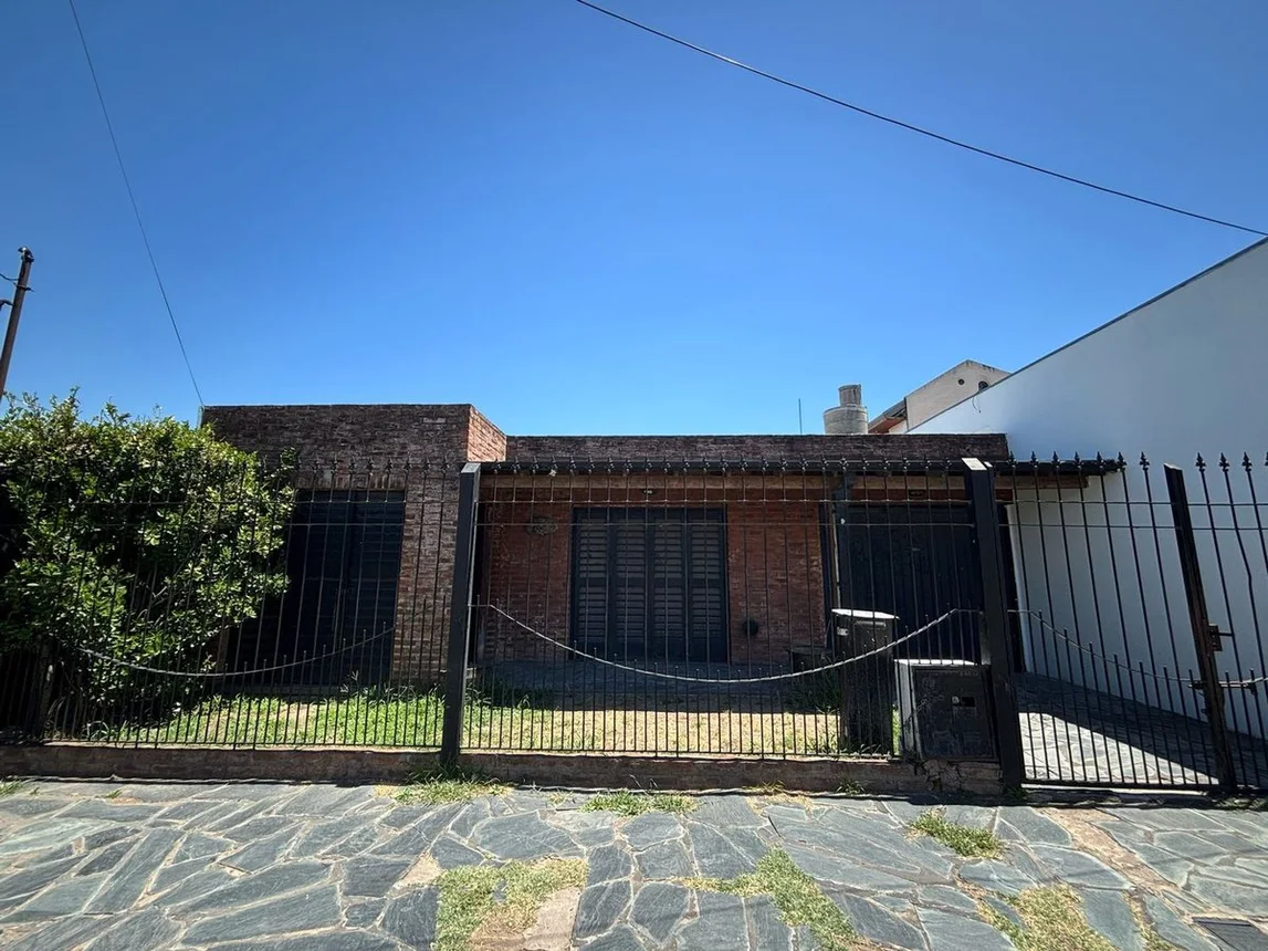 Casa de 3 ambientes en venta en Merlo, Manuel Gómez Fretes 2200