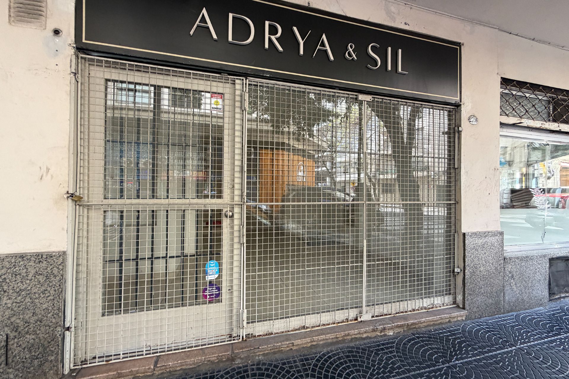 Local Comercial en Beruti 2700