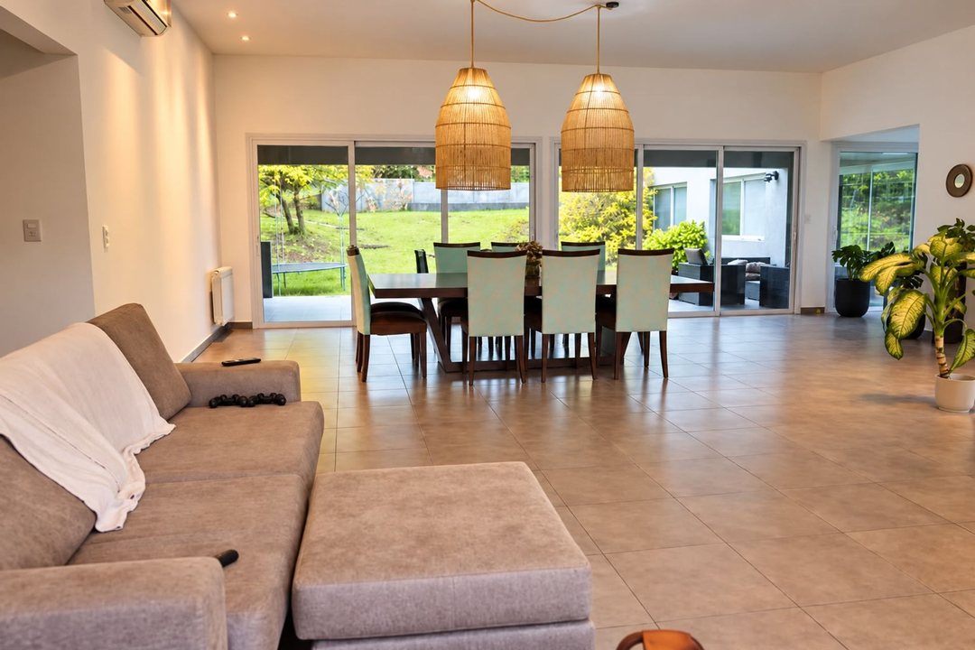 VENTA CASA 3 DORMITORIOS CUATRO HOJAS MENDIOLAZA
