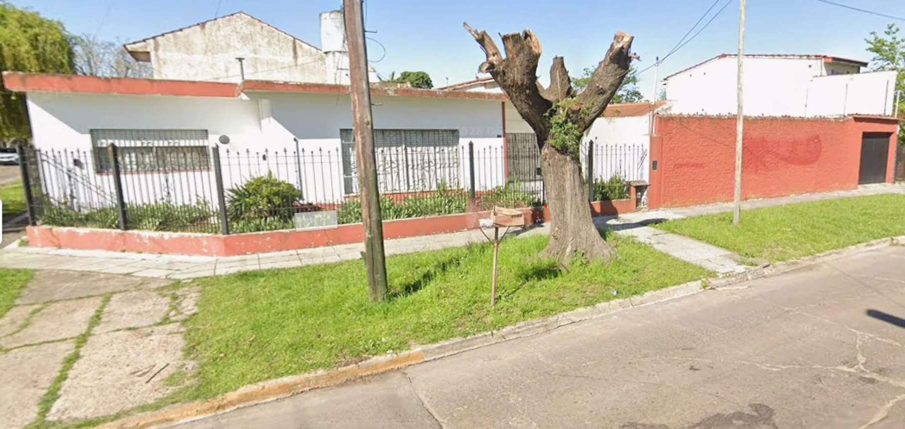 Casa de 4 ambientes en venta en Llavallol, Ucrania 400