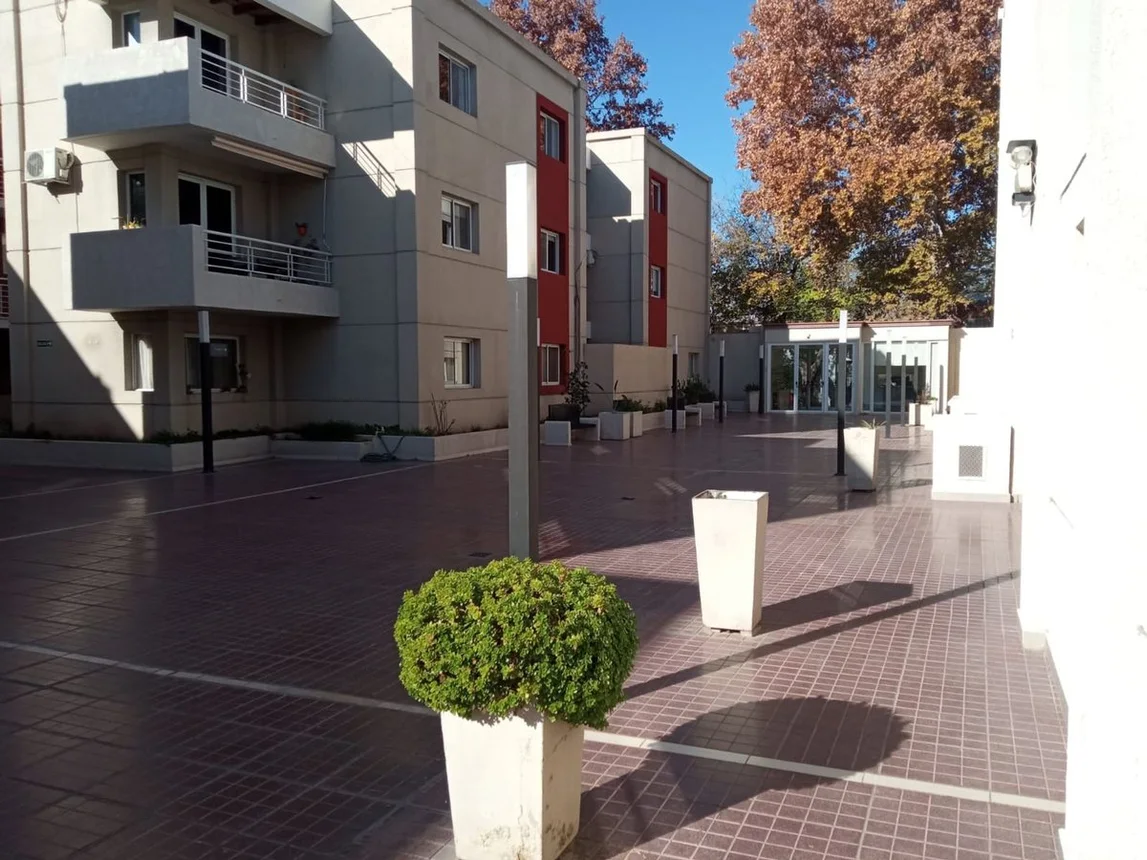 Departamento de 3 ambientes en venta en Mendoza, La Plata 0