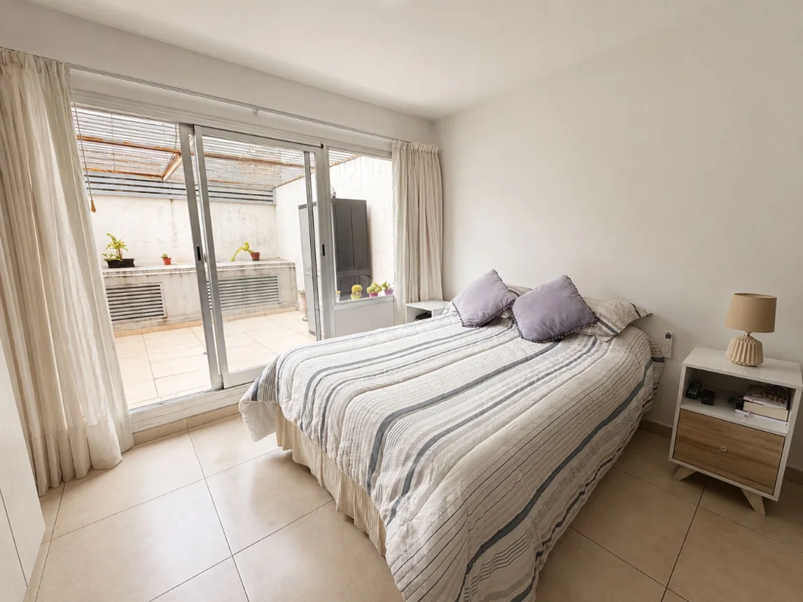 Venta - monoambiente muy amplio con patio, foto 1