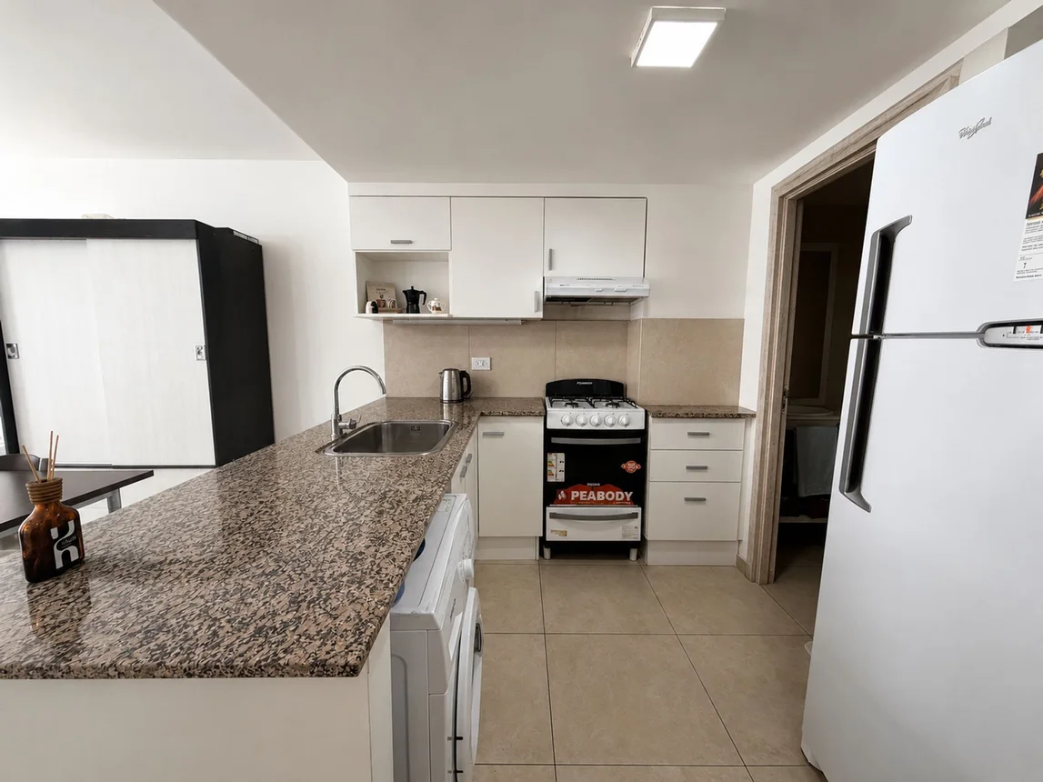 Venta - monoambiente muy amplio con patio, foto 3