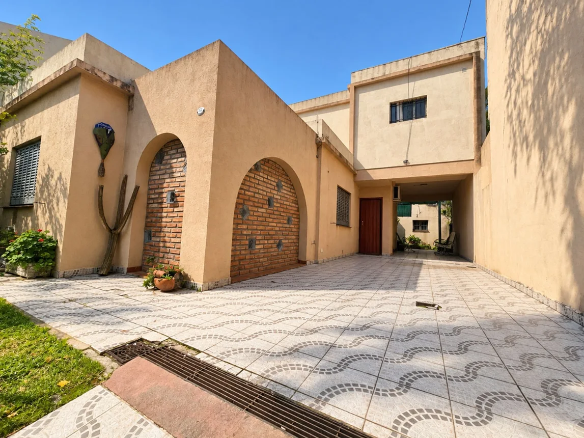 Casa en venta en Castelar, foto 2