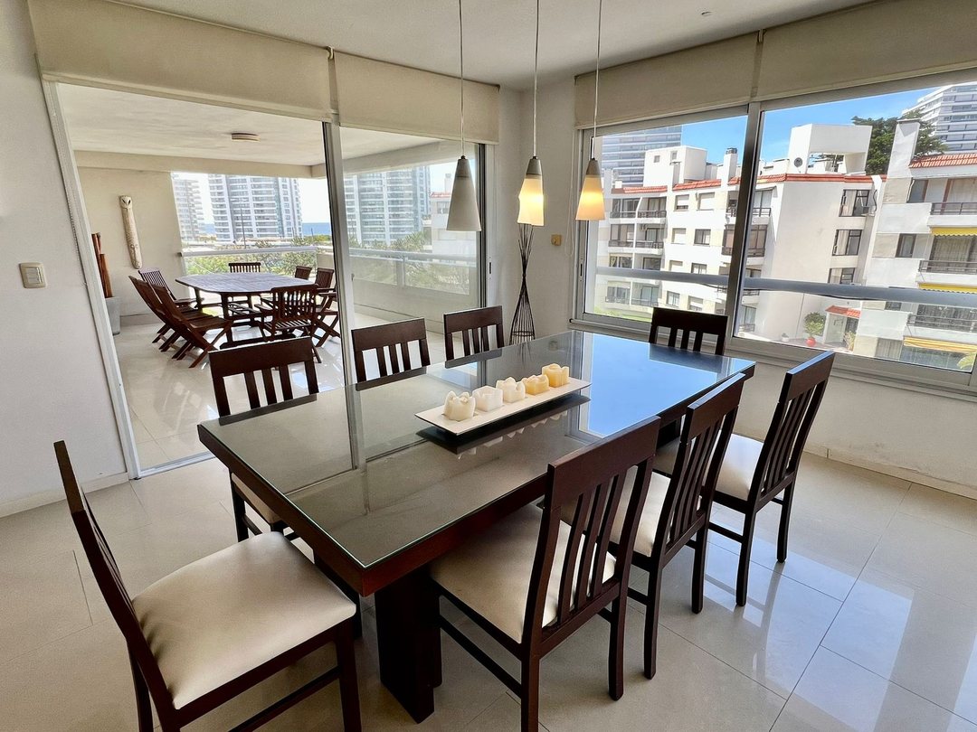 APARTAMENTO EN VENTA 4 DORMITORIOS CON PARRILLERO