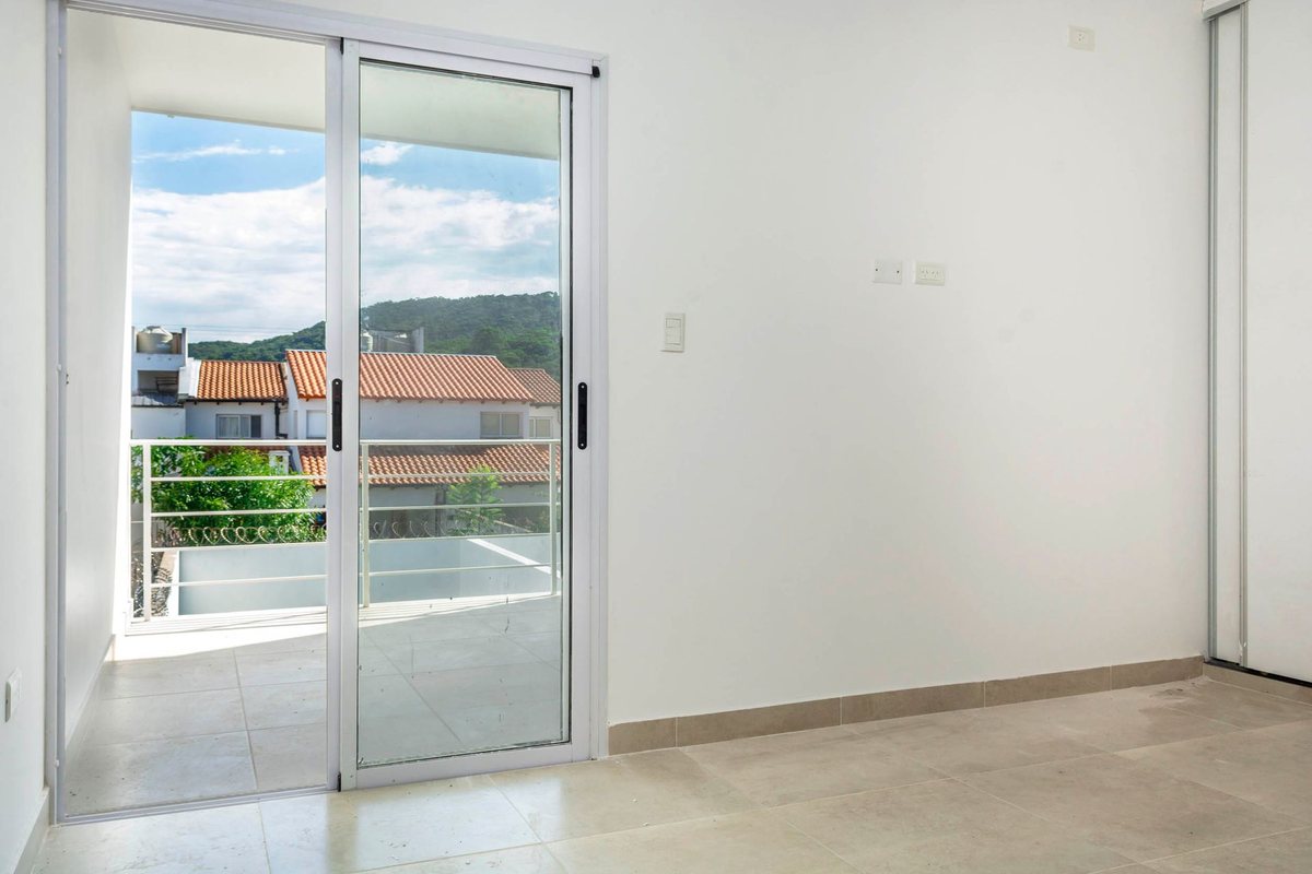 CASA DUPLEX 2 DORM VENTA B° UNIVERSIDAD CATOLICA - foto 13