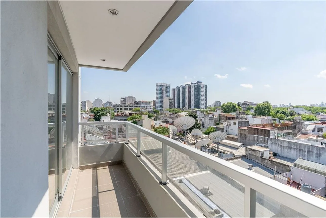 Semipiso de 2 ambientes en venta en Parque Patricios, Avenida Jujuy 1900