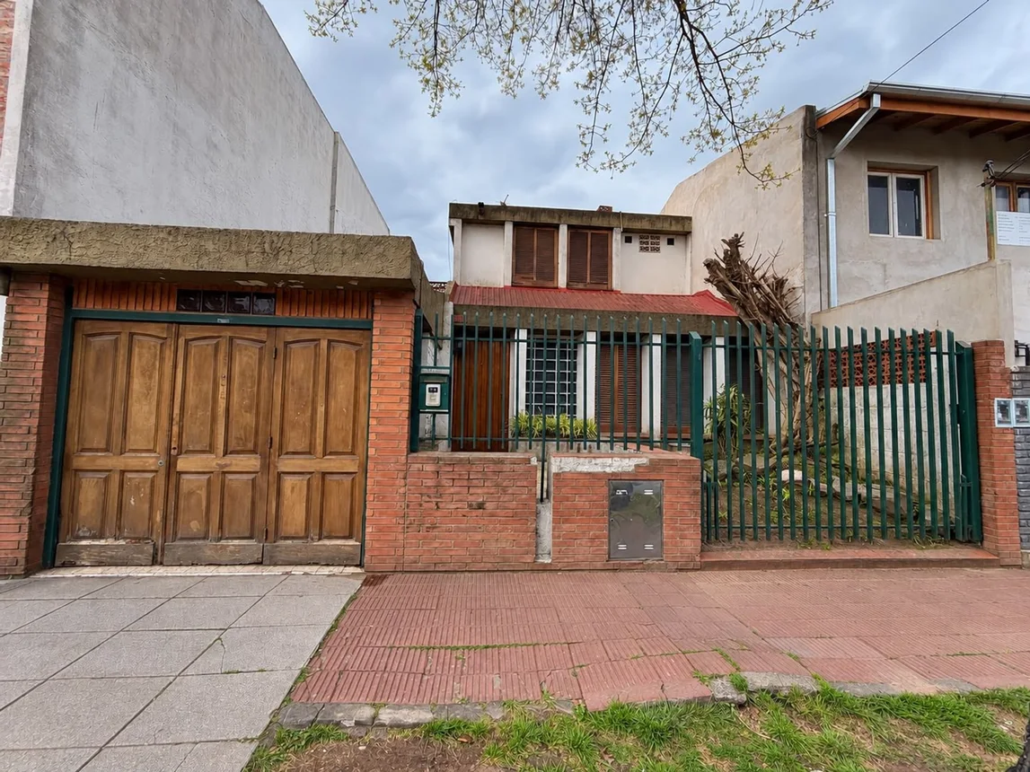 Casa de 5 ambientes en venta en Munro, Rubén Darío 4300