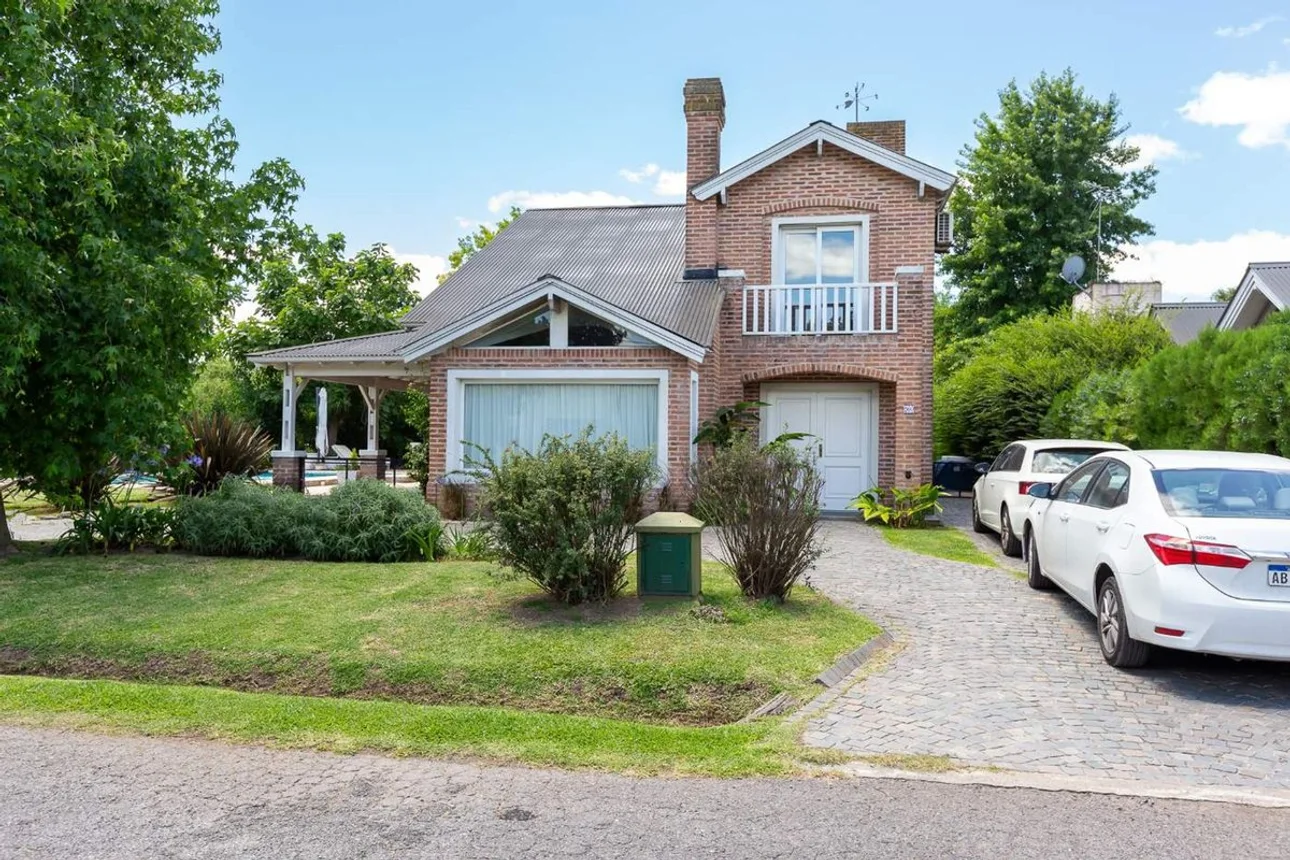 Casa de 4 ambientes en venta en Moreno, Calle Almafuerte 3900