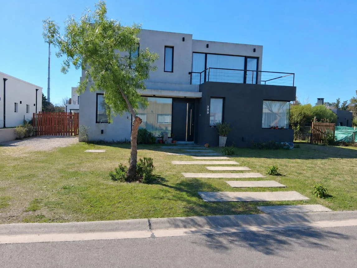 Casa en venta en Pilar, foto 2