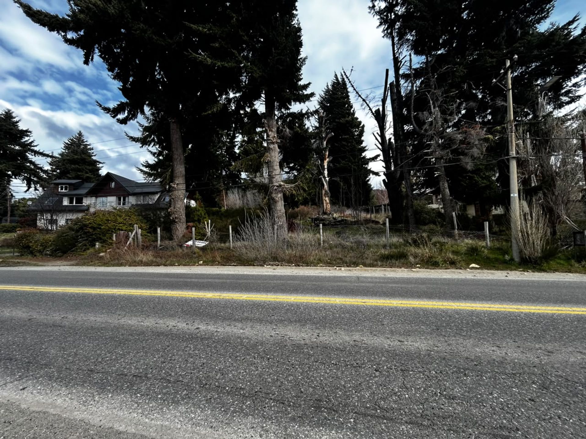 Foto 2 — Lote en alquiler sobre avenida Bustillo