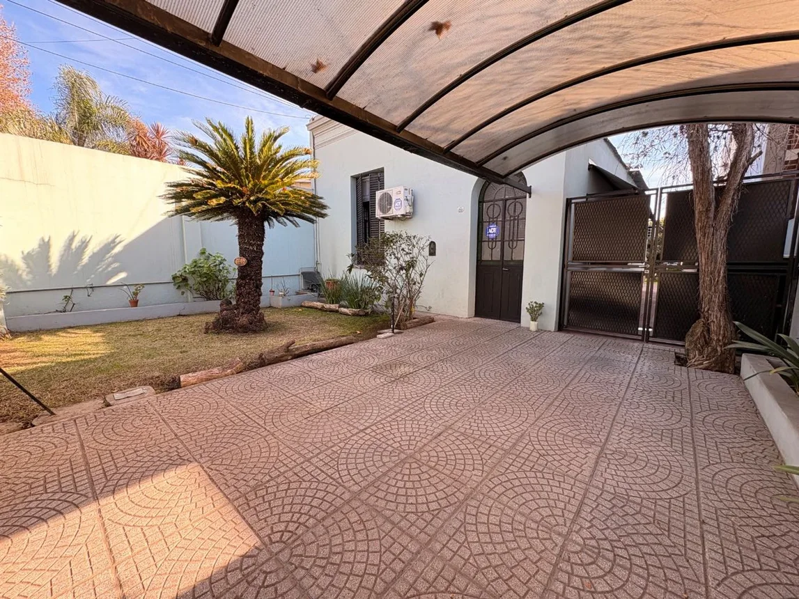 Casa en venta en Adrogué, foto 2