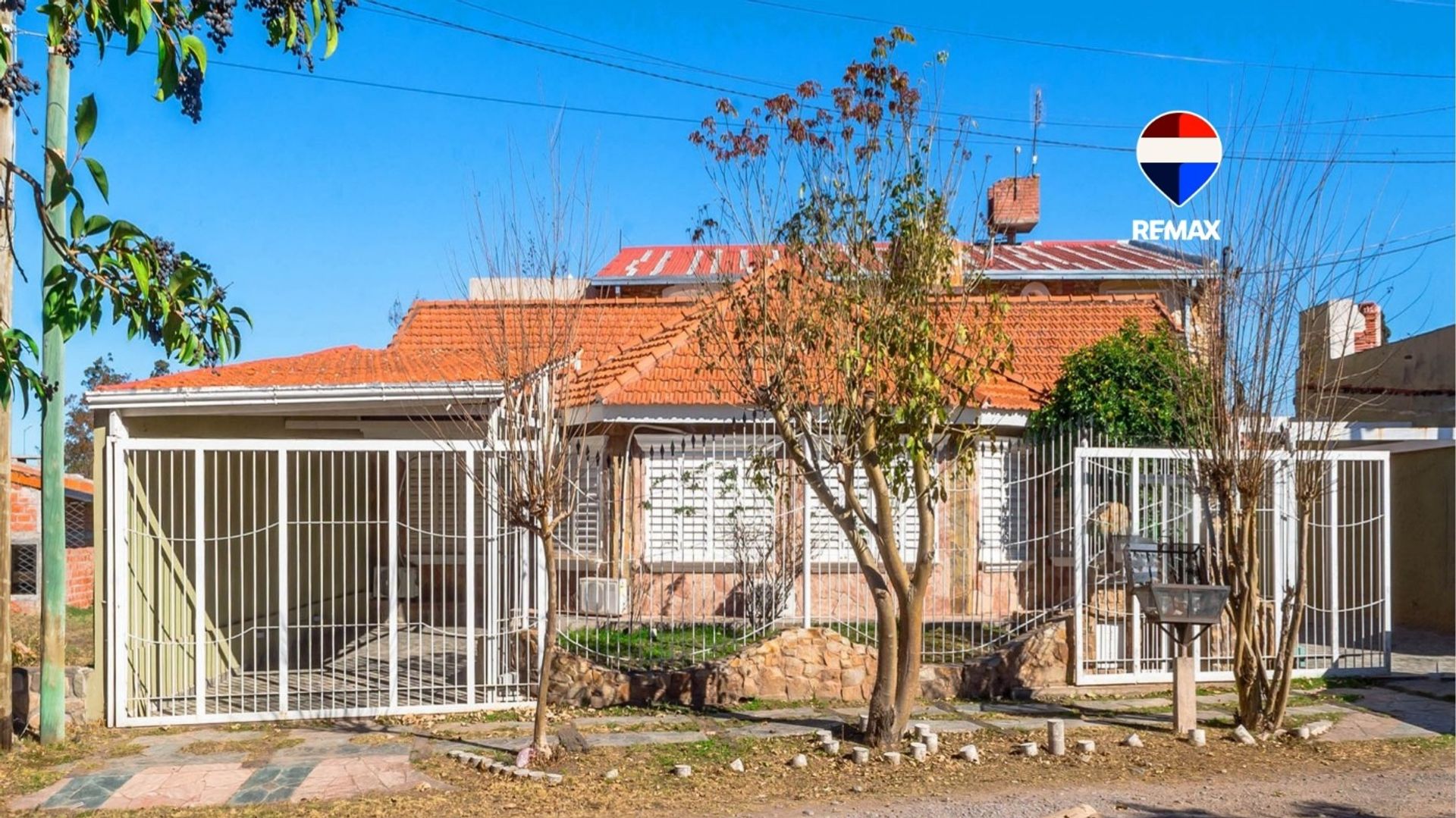 CASA EN VENTA VILLA REBECA CON DEPTO ZONA SUR - foto 1