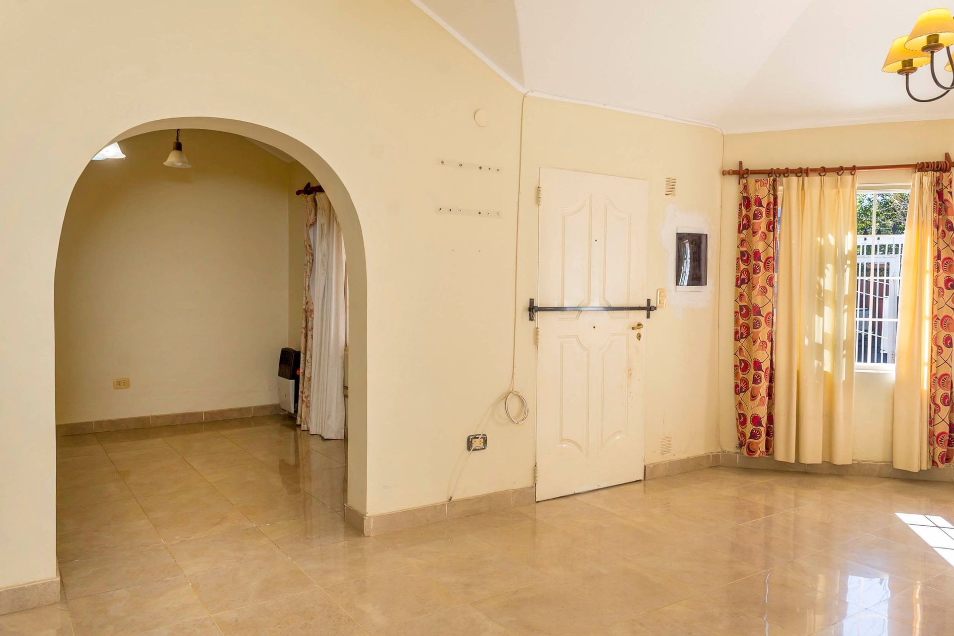 CASA EN VENTA VILLA REBECA CON DEPTO ZONA SUR - foto 4