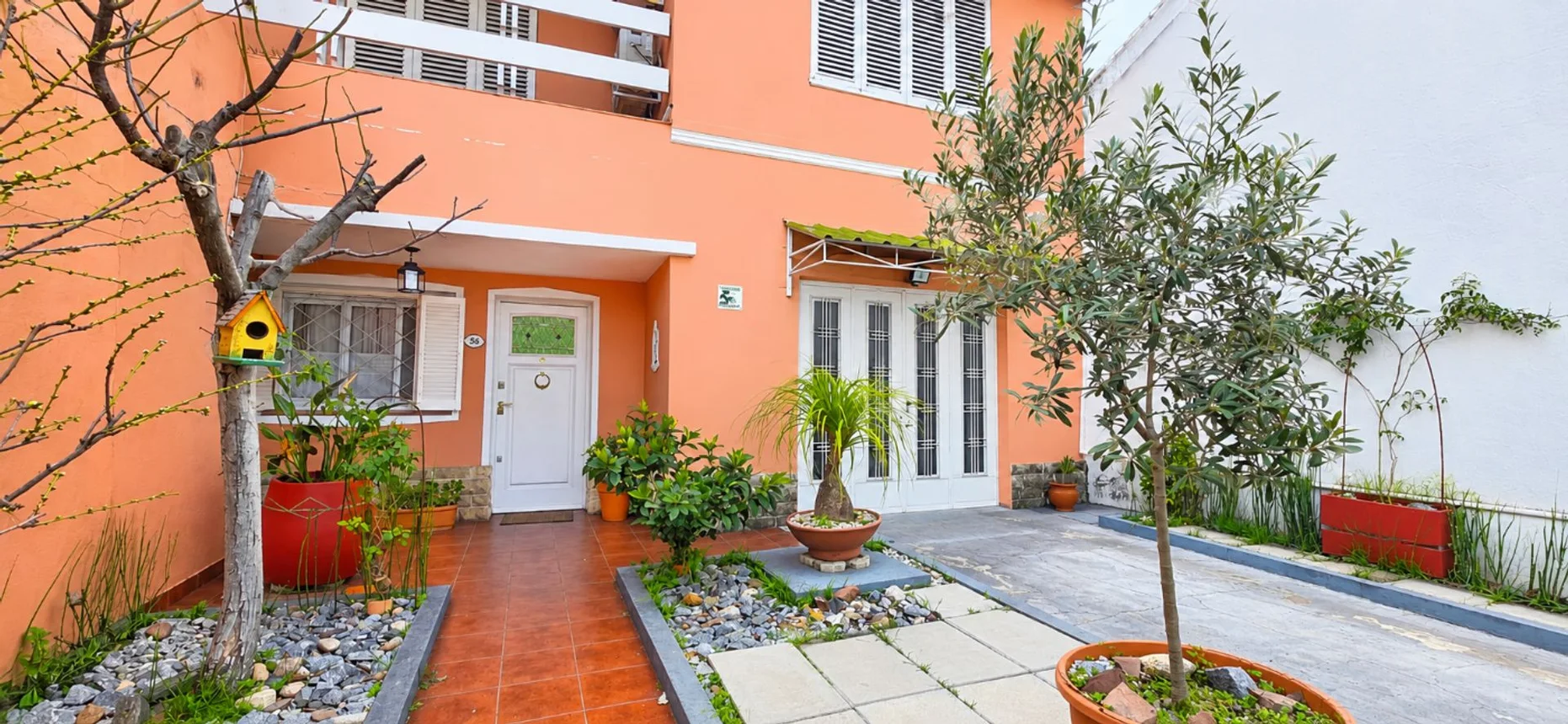 Casa de 5 ambientes en venta en Banfield, Capitán Rojas 0