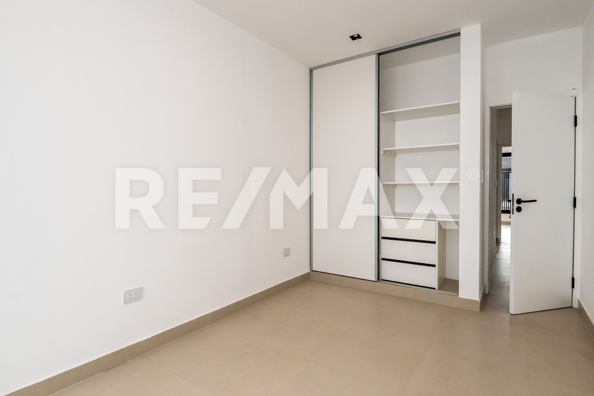 CASA EN VENTA A ESTRENAR EN VIA AURELIA ZONA SUR - foto 8