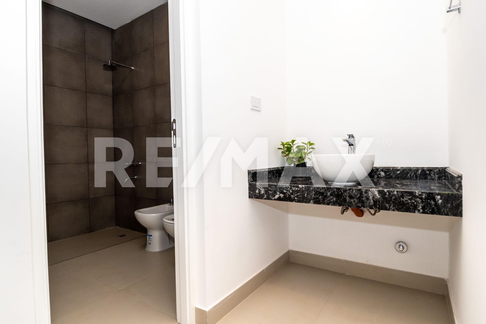 CASA EN VENTA A ESTRENAR EN VIA AURELIA ZONA SUR - foto 10