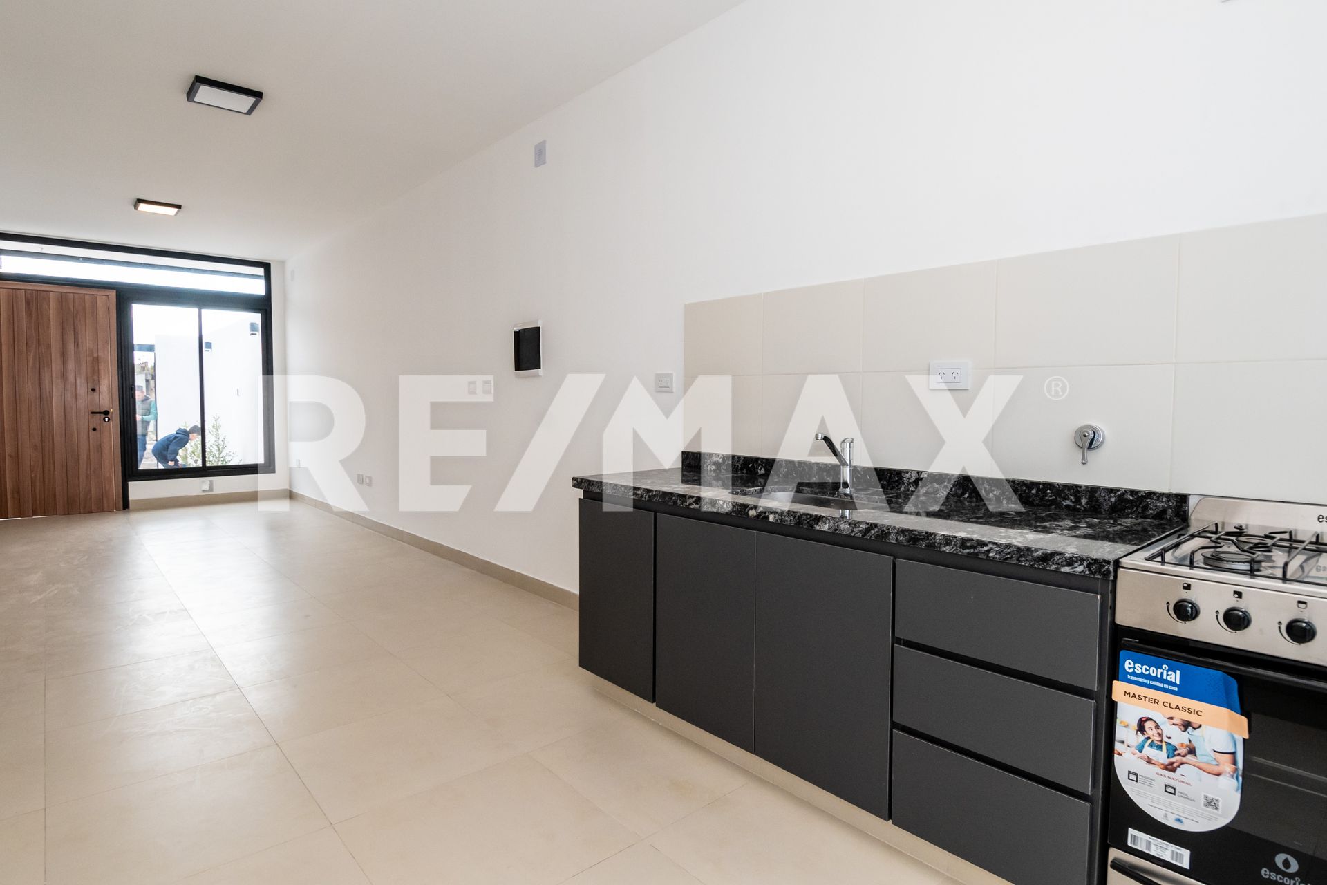 CASA EN VENTA A ESTRENAR EN VIA AURELIA ZONA SUR - foto 5