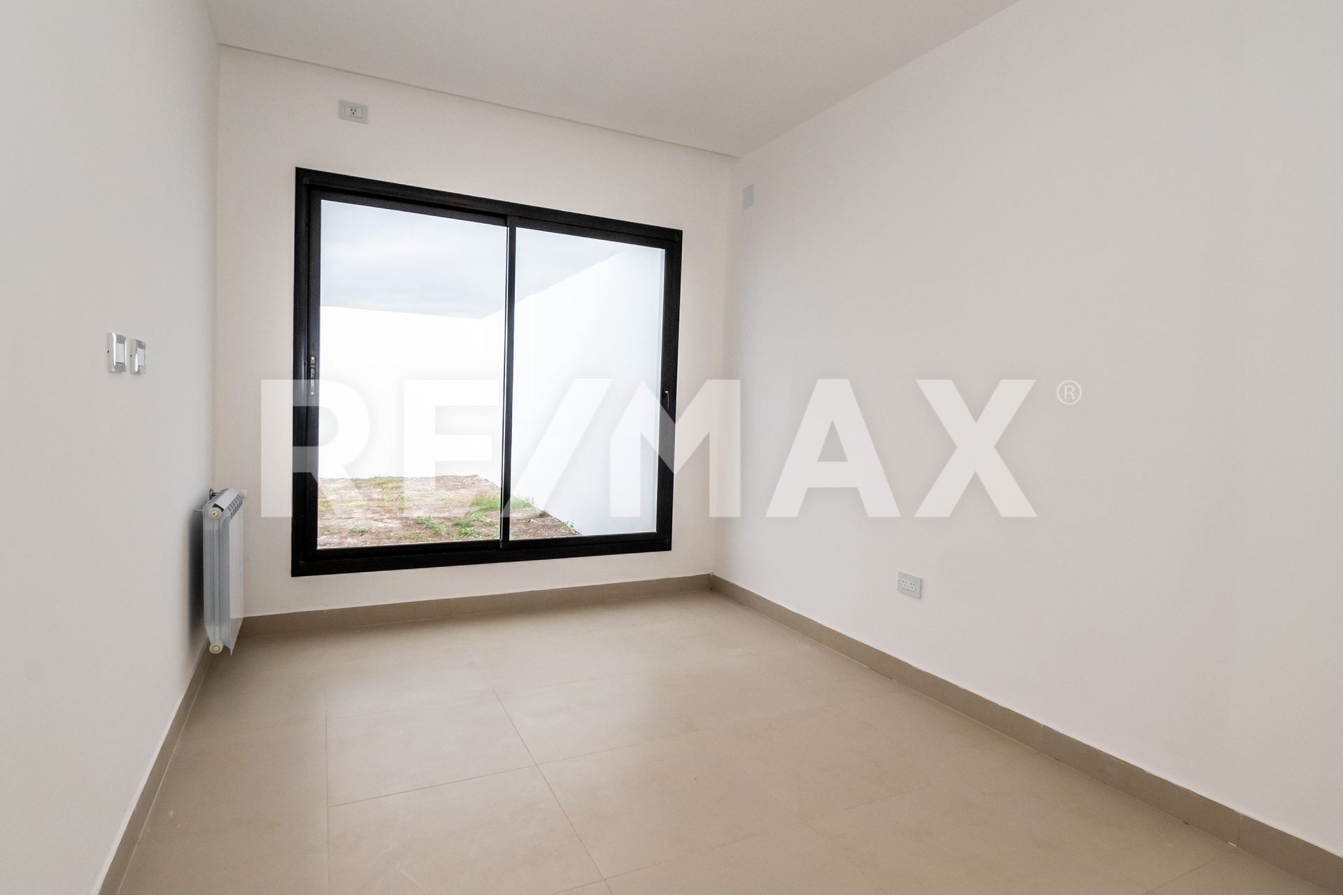 CASA EN VENTA A ESTRENAR EN VIA AURELIA ZONA SUR - foto 9