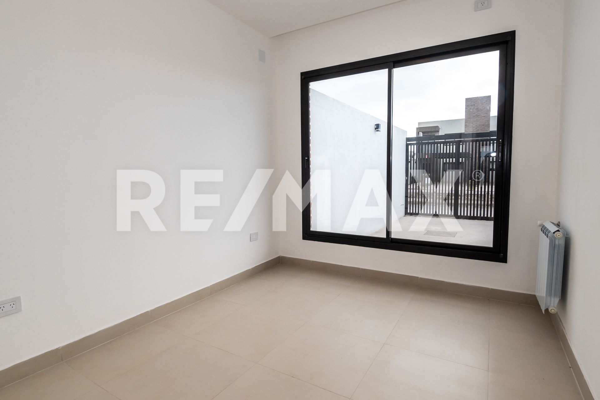 CASA EN VENTA A ESTRENAR EN VIA AURELIA ZONA SUR - foto 6