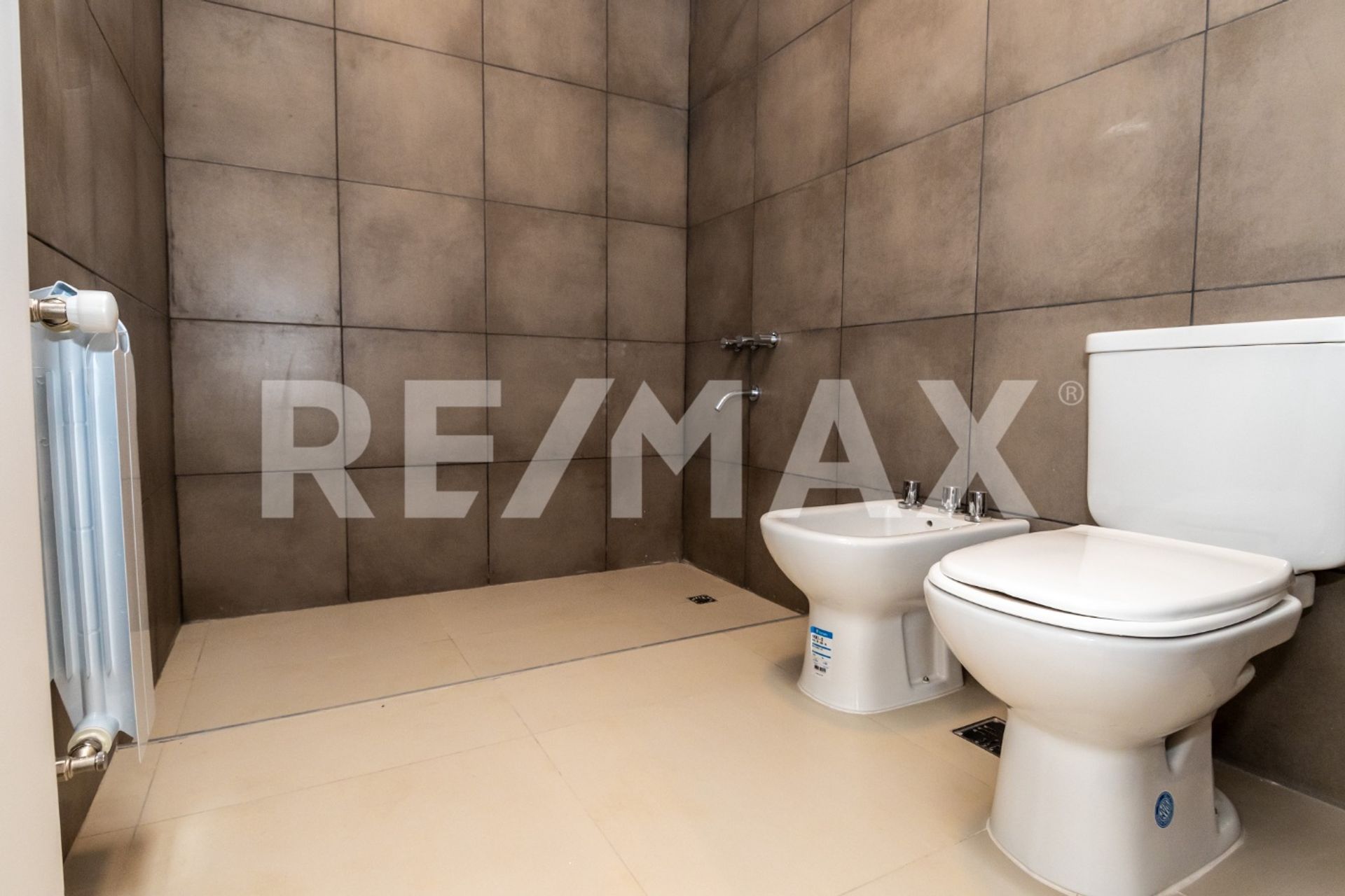 CASA EN VENTA A ESTRENAR EN VIA AURELIA ZONA SUR - foto 11