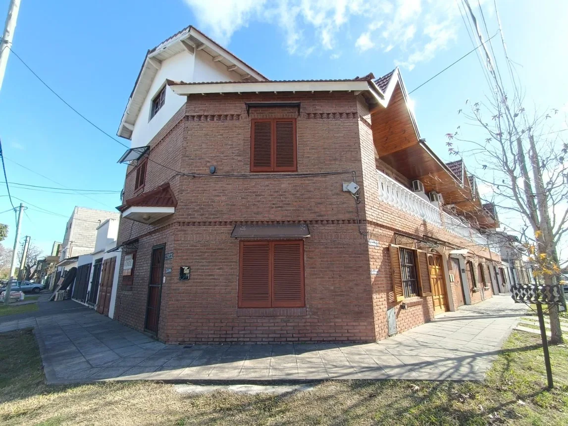 PH de 3 ambientes en venta en Quilmes, Benito Pérez Galdós 1200