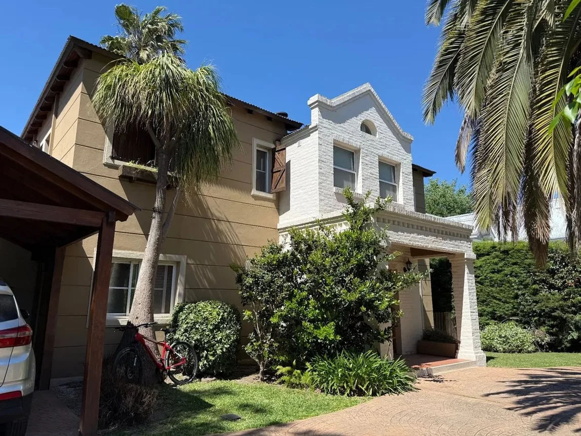 Casa de 7 ambientes en venta en Manuel Alberti, Golf Club Corona 2500