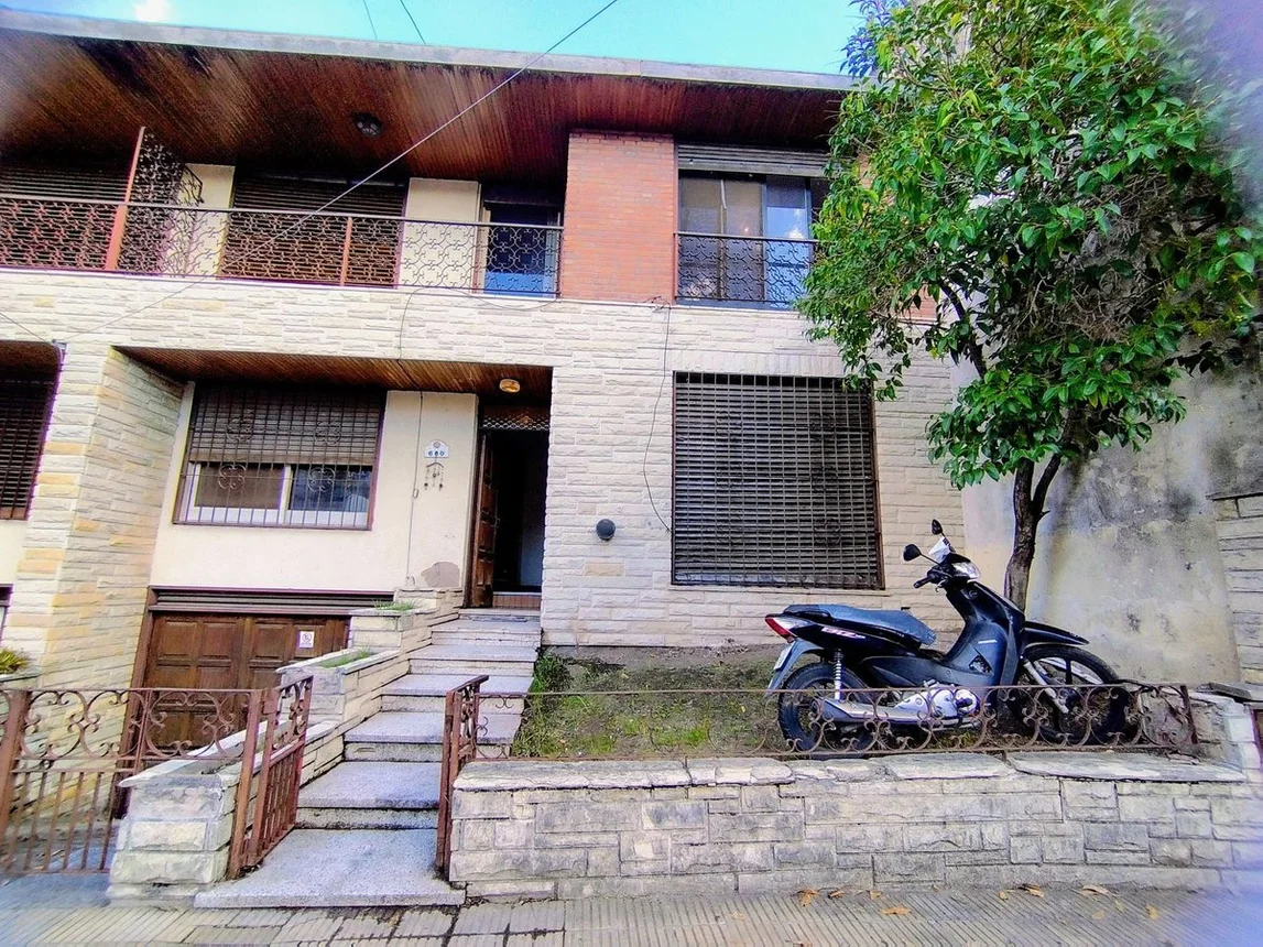 Casa de 5 ambientes en venta en Martínez, Diagonal Salta 600