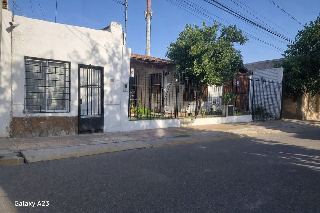 Casa mas departamento, Zona Centro Civico. Capital