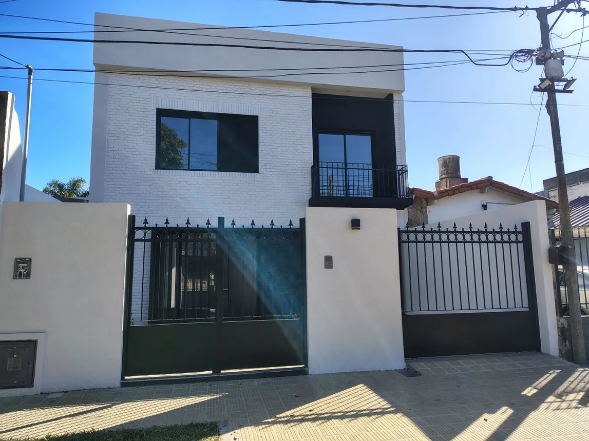 Casa de 4 ambientes en venta en Tolosa, 526 E/ 7 y 8 1200