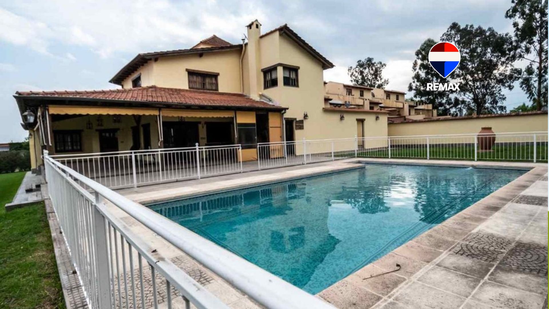 VENTA CASA C/PILETA LA ALMUDENA APTA CREDITO - foto 1