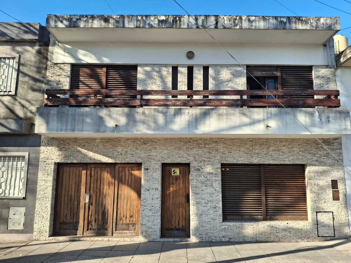 Casa de 4 ambientes en venta en Parque Avellaneda, Homero 1600