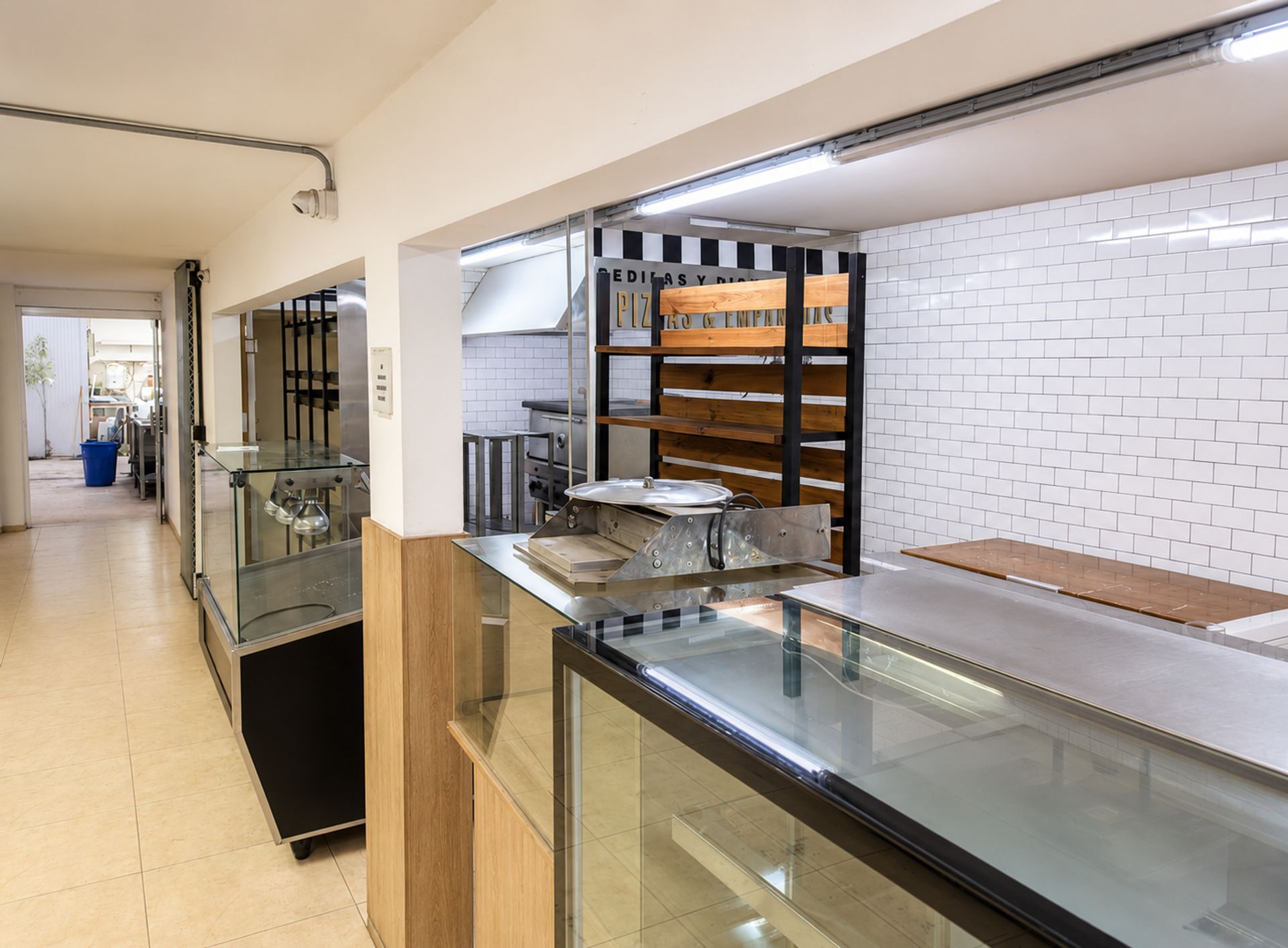 Foto 5 — VENTA LOCAL COMERCIAL AV SAN MARTIN BERNAL CENTRO
