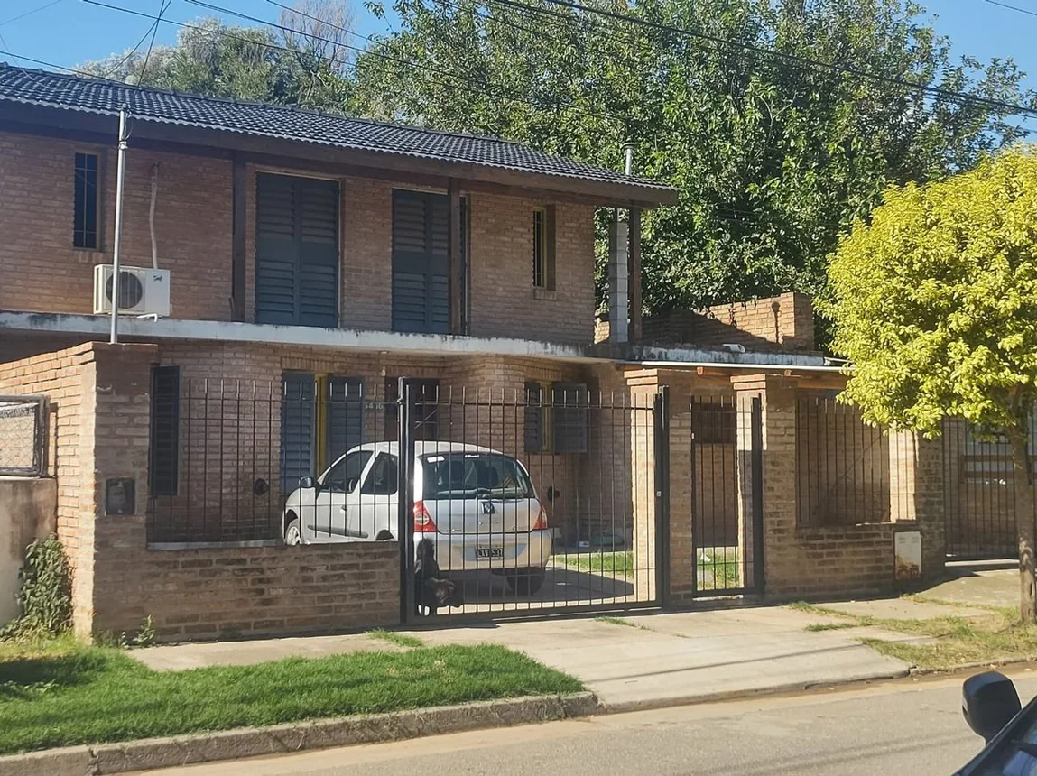 Casa de 3 dormit. con pileta zona arguello, foto 3