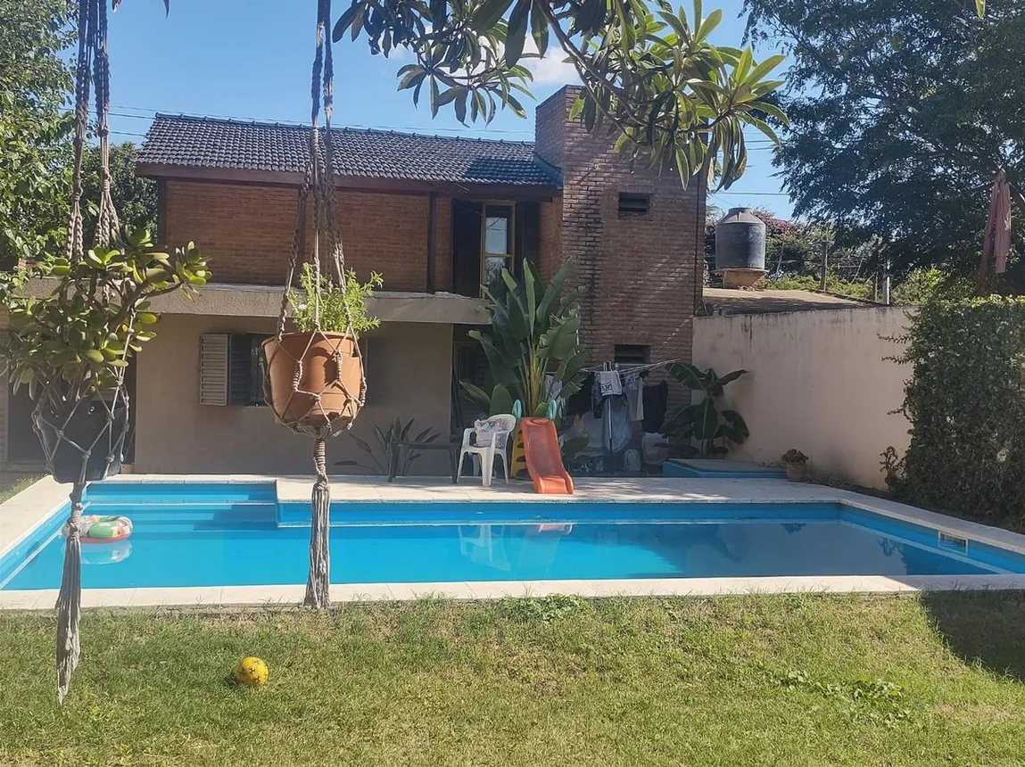 Casa de 3 dormit. con pileta zona arguello, foto 1