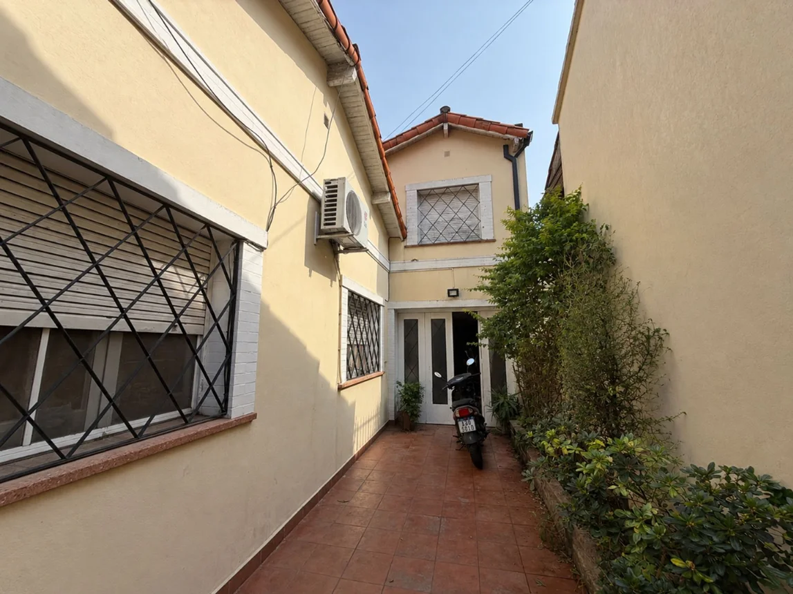 Casa de 5 ambientes en venta en Bernal Este, Combate Vuelta de Obligado 500, foto 3