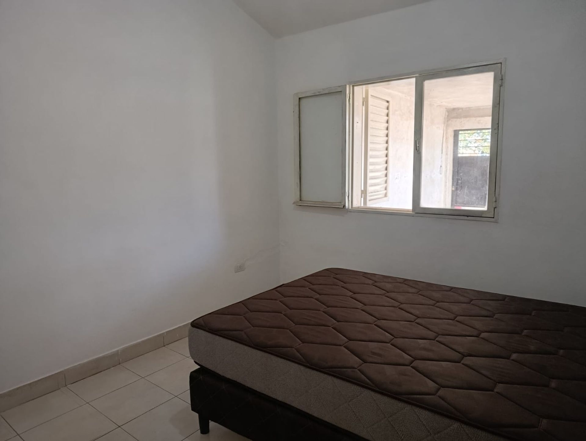 CASA EN ALQUILER BARRIO EL HUAICO SEMIAMOBLADA - foto 8