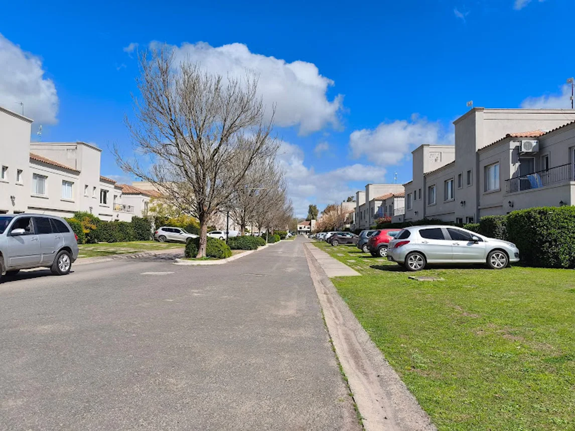 Casa dúplex en venta en Pilar, foto 2