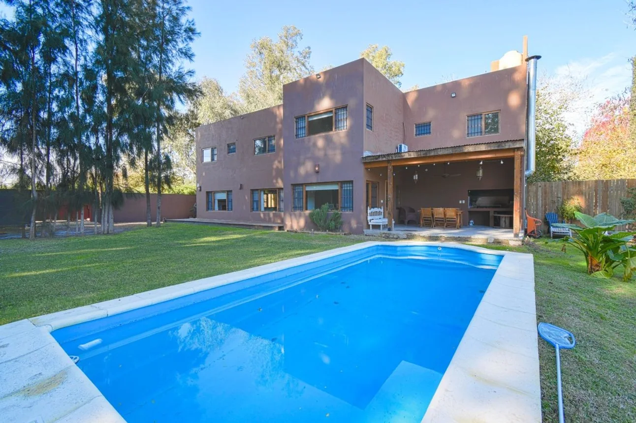 Casa de 7 ambientes en venta en Belén de Escobar, Juan Mermoz Sur 1900