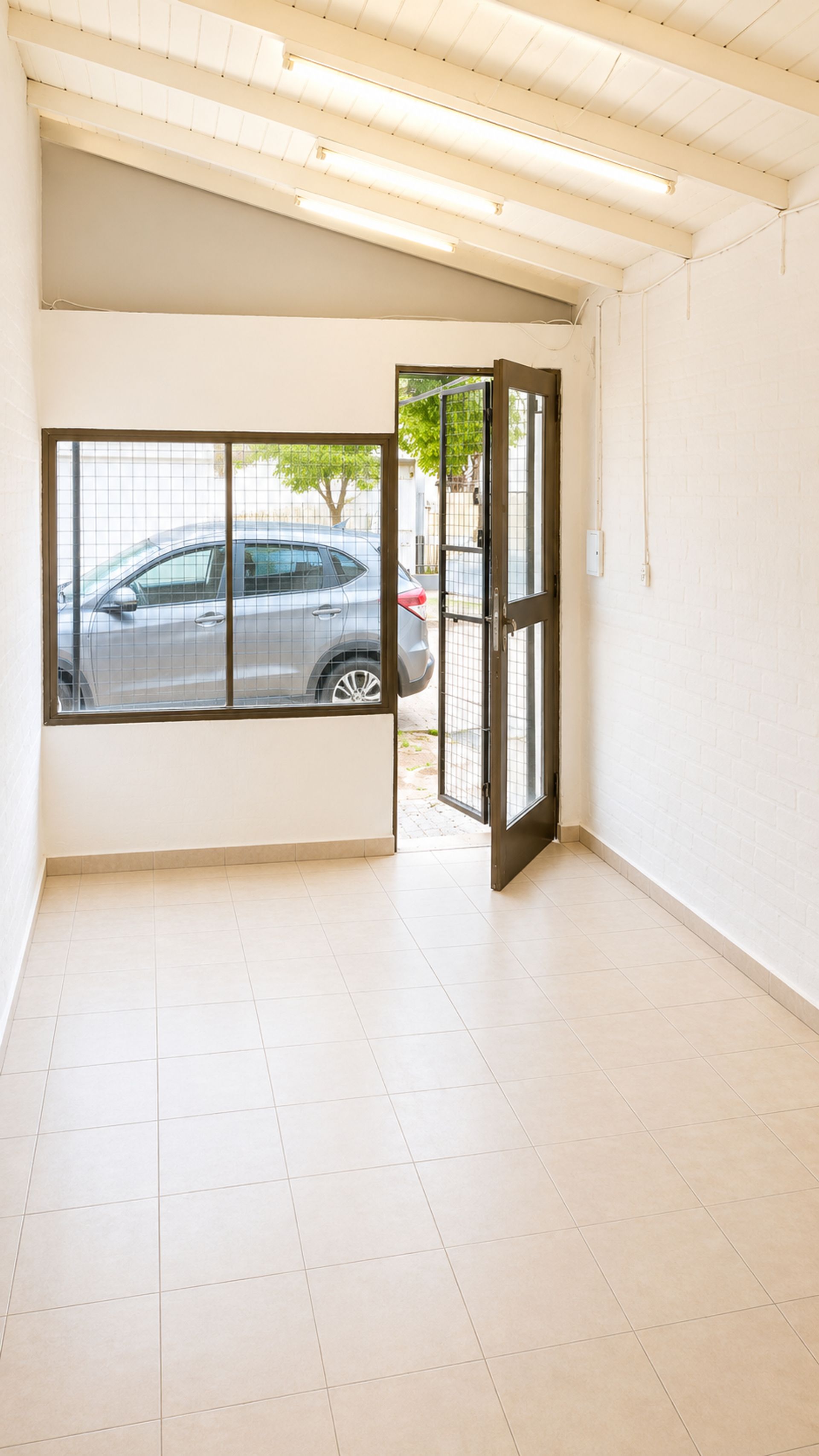 Casa de 2 dormitorios + local comercial Santo Tome