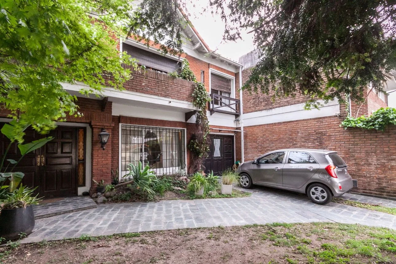 Casa de 5 ambientes en venta en Adrogué, Presidente Uriburu 200