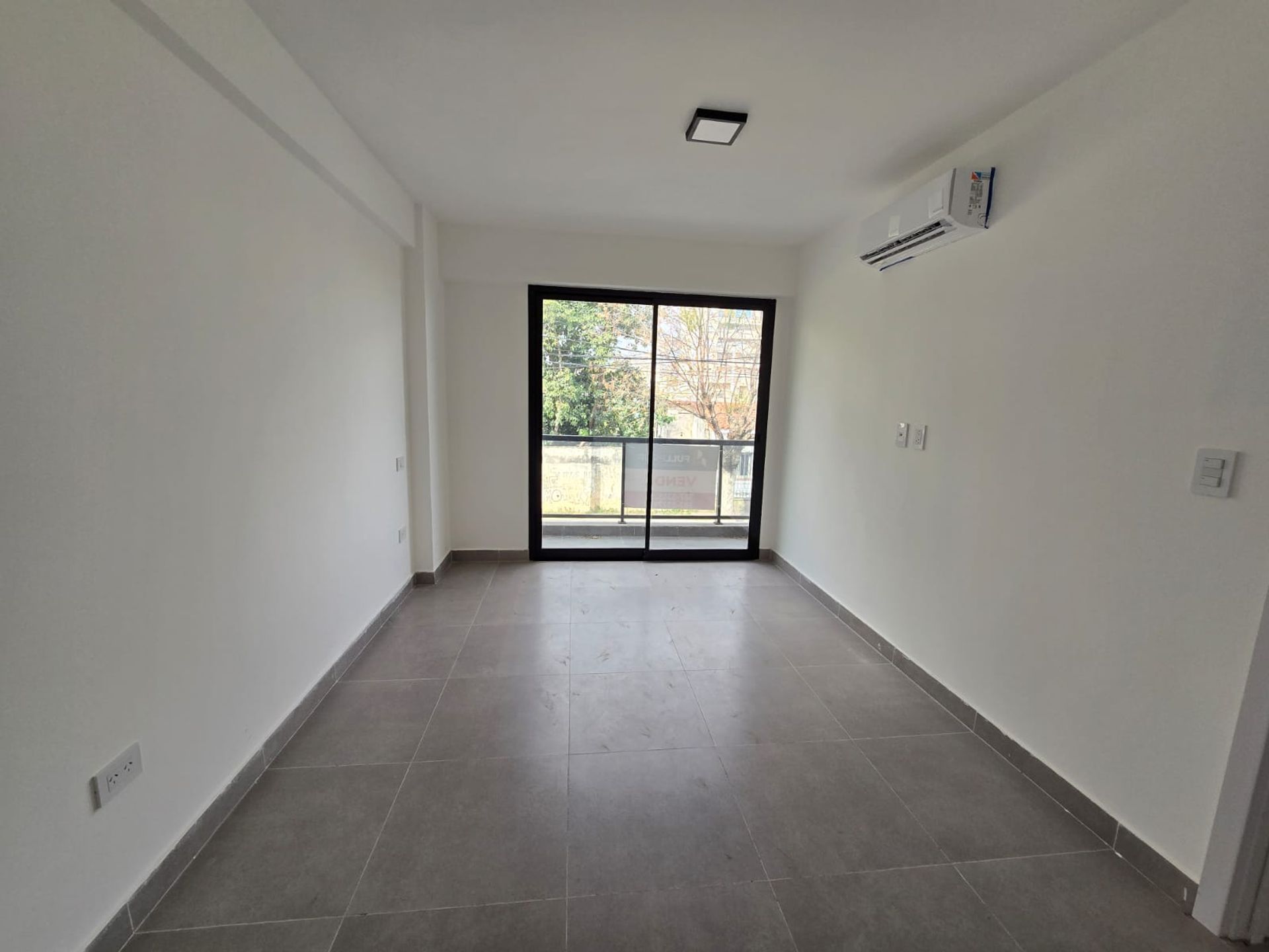 DEPARTAMENTO VENTA MACROCENTRO A ESTRENAR 1 DORM - foto 3
