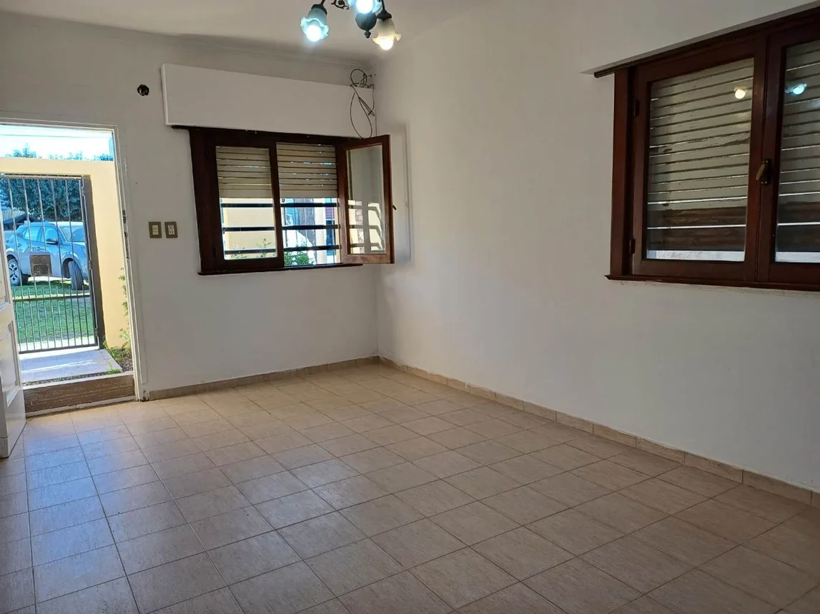 Casa de 3 ambientes en alquiler en La Plata, 155 E/ 65 y 66 1600, foto 2